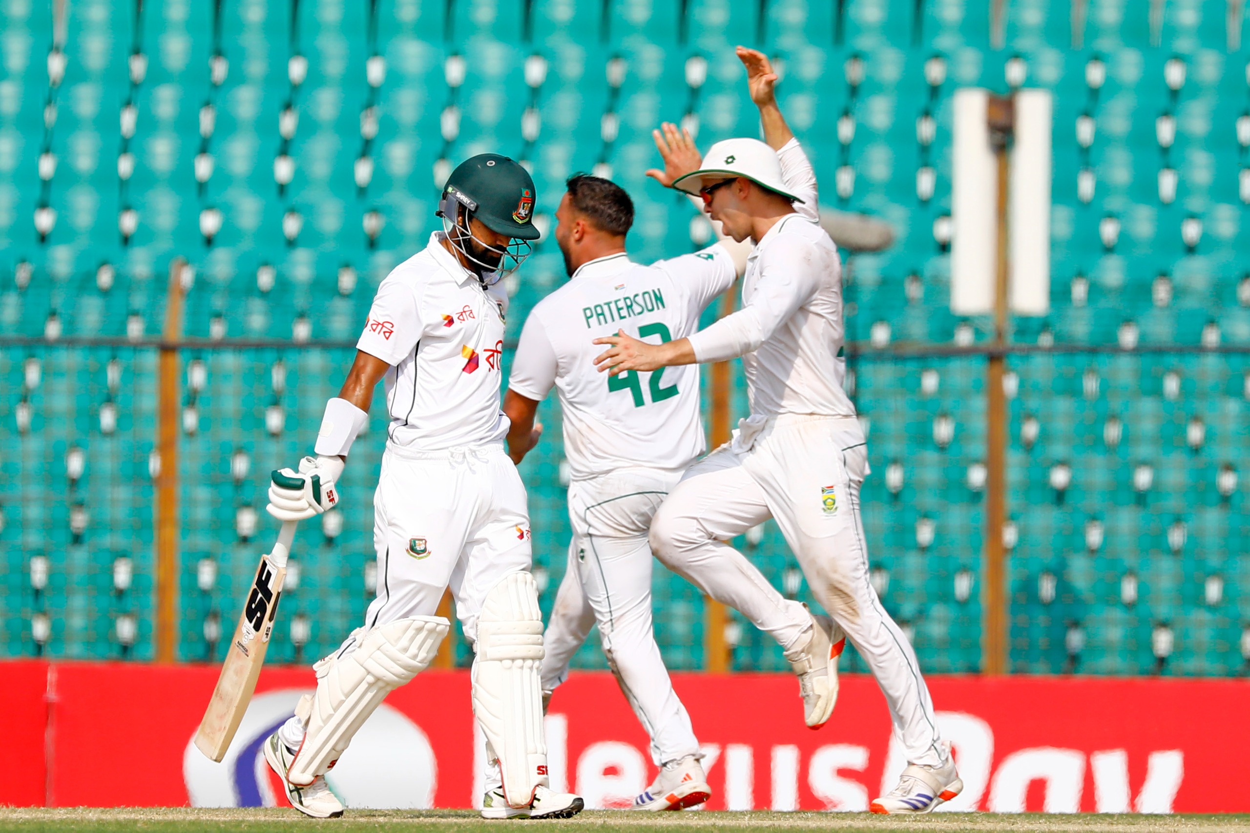 South Africa sweep Bangladesh series with crushing innings victory